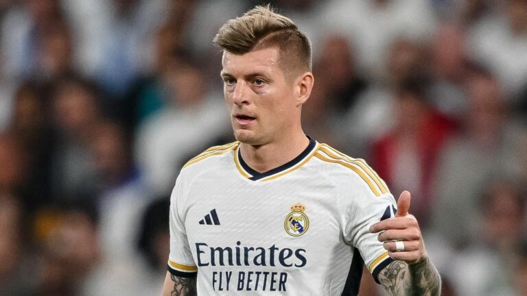 Toni Kroos aus Deutschland wird nach der EM 2024 seine Fußballkarriere beenden.